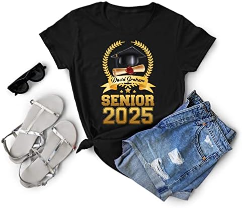 PREZZY Kişiselleştirilmiş Adı Gömlek Kıdemli 2023 Lisansüstü Sınıf 2023 Mezuniyet 23 Hediyeler Onun için Kadın Erkek T-Shirt